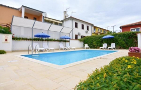 Tolles Ferienhaus in Umag mit Gepflegtem Garten